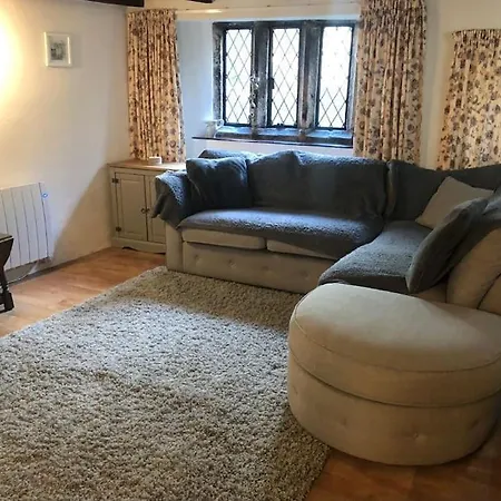 Cosy Real Fire Nearby Pub Garden Parking Holiday home *